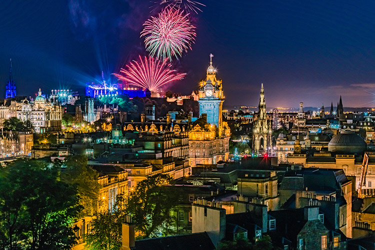 WHY VISIT EDINBURGH AT NEW YEAR